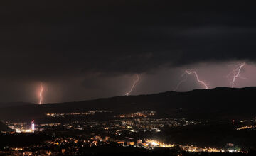 FOTO: Nad Zvolenom aj Bystricou sa blýskalo, pozrite si jedinečné zábery