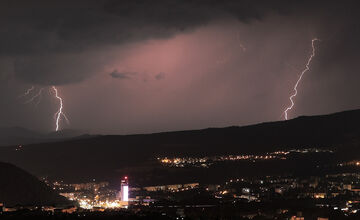 FOTO: Nad Zvolenom aj Bystricou sa blýskalo, pozrite si jedinečné zábery