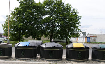 FOTO: V Lučenci pribudli kontajnery vybavené moderným systémom uzamykania na čipy