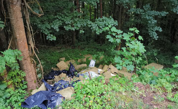 FOTO: Čierna skládka v okolí Sásovej