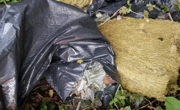 FOTO: Čierna skládka v okolí Sásovej