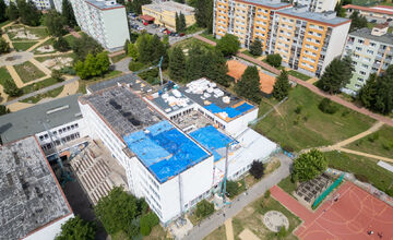 FOTO: V Sásovej vzniká najväčšia zelená strecha v meste