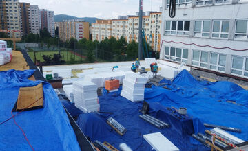 FOTO: V Sásovej vzniká najväčšia zelená strecha v meste