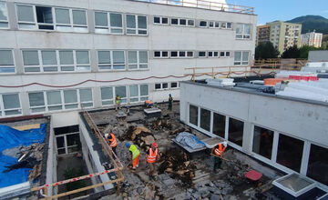 FOTO: V Sásovej vzniká najväčšia zelená strecha v meste
