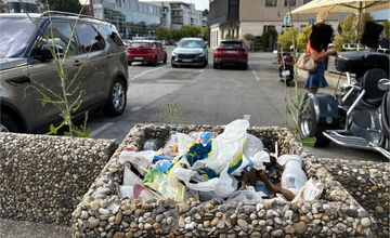 FOTO: Odpadky v centre Banskej Bystrice
