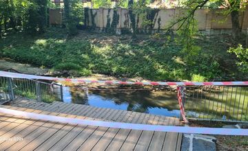 FOTO: Neskolaudované schody v mestskom parku v Lučenci