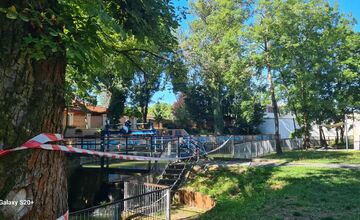 FOTO: Neskolaudované schody v mestskom parku v Lučenci