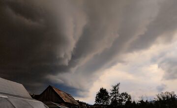 FOTO: Mraky ako z hororu. Banská Štiavnica zažila temné divadlo