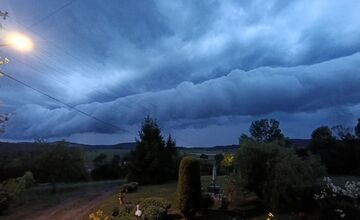 FOTO: Mraky ako z hororu. Banská Štiavnica zažila temné divadlo