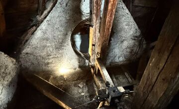 FOTO: Sásovská zvonica sa rozpadá