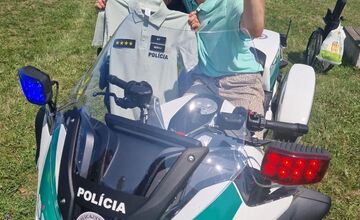 FOTO: Policajti a hasiči zo Zvolena splnili Máriovi sen byť policajtom