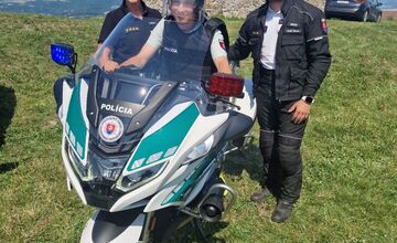 FOTO: Policajti a hasiči zo Zvolena splnili Máriovi sen byť policajtom