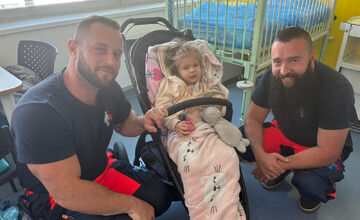 FOTO: Natálka, ktorej tragická nehoda pri Ľupči vzala sestru, sa pomaly zotavuje