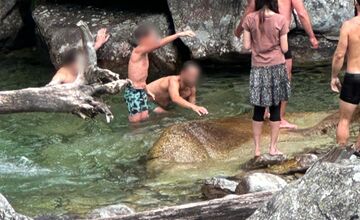 FOTO: Cudzinci sa kúpali v Tatrách. Opäť v tom istom potoku ako Tabáková