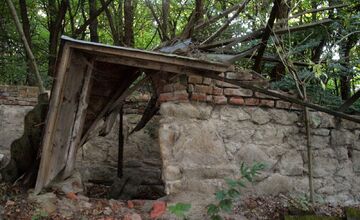 FOTO: Zabudnutý dymovod v Banskej Štiavnici