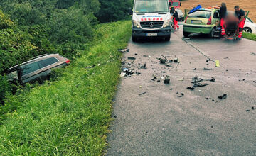 FOTO: Pri Poltári došlo k vážnej nehode, zranili sa viaceré osoby