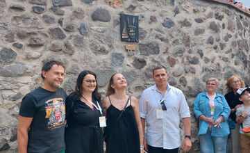 FOTO: Dano Heriban má v Kremnici svoj reliéf, odhalili ho hereckí kolegovia