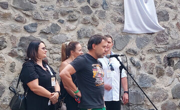 FOTO: Dano Heriban má v Kremnici svoj reliéf, odhalili ho hereckí kolegovia