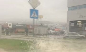 FOTO: Vo Zvolene zaplavilo cesty, kanalizácia to nezvláda 