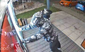 FOTO: Mladíci vykradli vo Zvolene automat