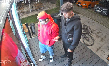 FOTO: Mladíci vykradli vo Zvolene automat
