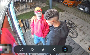 FOTO: Mladíci vykradli vo Zvolene automat