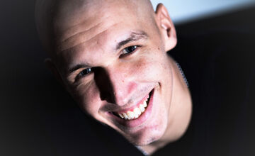 FOTO: Kremničan Matej pomáha z neba onkologicky chorým deťom