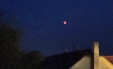 FOTO: Takto zachytili krvavý supermesiac Bystričania či Zvolenčania