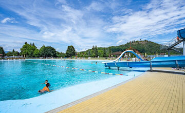 FOTO: Po rekordnej vlaňajšej sezóne sa kúpalisku v Žiari tento rok darilo menej