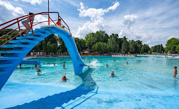 FOTO: Po rekordnej vlaňajšej sezóne sa kúpalisku v Žiari tento rok darilo menej