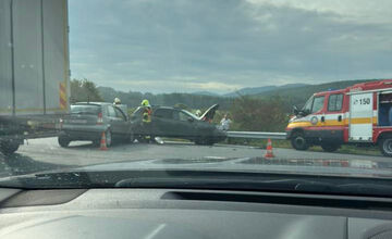 FOTO: Na ceste pred Zvolenom došlo k dopravnej nehode, rátajte so zdržaním