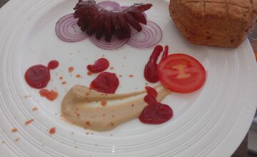 FOTO: Špekačka ako steak a rajčina postrelená. Nový hit slovenského internetu