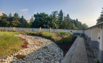 FOTO: Zvolenčania sa opäť môžu poprechádzať po zelenej streche na stanici