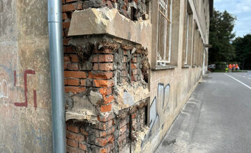 FOTO: 65-ročná budova ZŠ SNP v Bystrici prechádza komplexnou rekonštrukciou