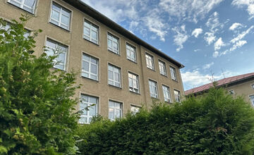 FOTO: 65-ročná budova ZŠ SNP v Bystrici prechádza komplexnou rekonštrukciou