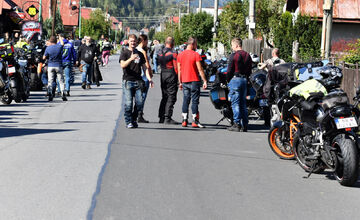 FOTO: Synovi Jozefa, ktorý zomrel pri nehode, vyzbierali motorkári 1500 eur