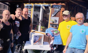 FOTO: Synovi Jozefa, ktorý zomrel pri nehode, vyzbierali motorkári 1500 eur