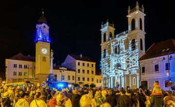 FOTO: V Bystrici už o pár dní ožijú vo svetle ikonické stavby mesta