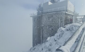 FOTO: Vo Vysokých Tatrách začalo snežiť