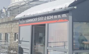 FOTO: Vo Vysokých Tatrách začalo snežiť