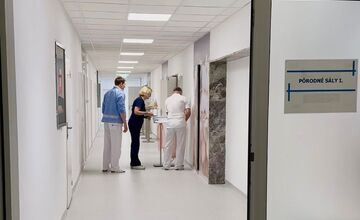 FOTO: Nemocnica v Banskej Bystrici má za sebou prvý pôrod na gauči
