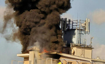 FOTO: V Banskej Bystrici horí panelák, čierny dym vidno už z diaľky