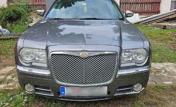 FOTO: Zlodej počas skúšobnej jazdy ukradol auto majiteľovi z Kokavy na Rimavicou 