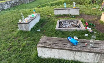 FOTO: Návštevníci po sebe nechávajú odpad