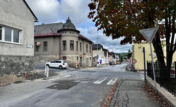 FOTO: Rekonštrukcia ulice v Banskej Bystrici si vyžiada dopravné obmedzenia 