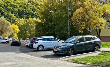 FOTO: Obnova parkoviska na Radvani