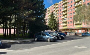 FOTO: Obnova parkoviska na Radvani