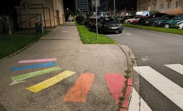 FOTO: V Žiari sa objavil dúhový priechod pre chodcov