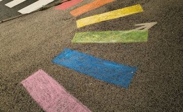 FOTO: V Žiari sa objavil dúhový priechod pre chodcov