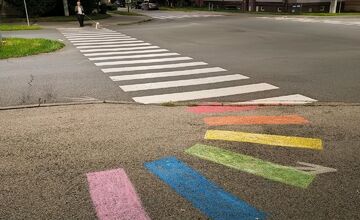 FOTO: V Žiari sa objavil dúhový priechod pre chodcov